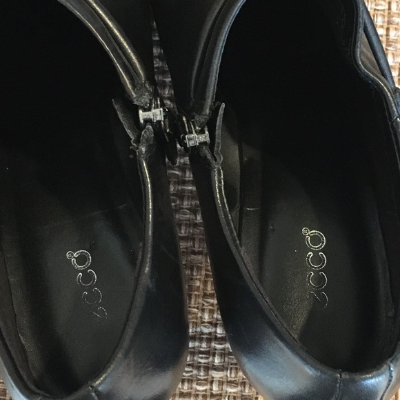 Ecco black leather booties. Good condition. Sz 8.5. - Picture 2 of 7